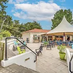 Gorgeous In With Heated Swimming Pool Feriehus