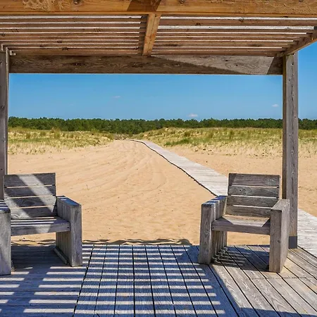 Hébergement de vacances Gorgeous In With Heated Swimming Pool *
