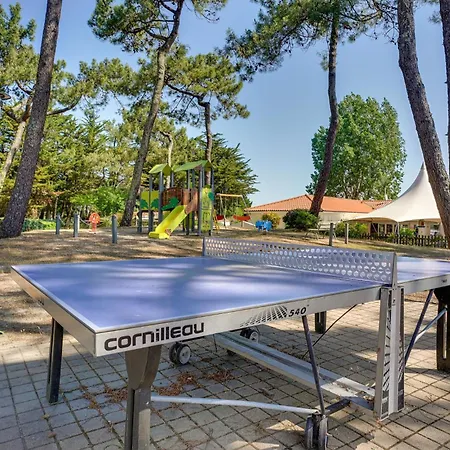 Hébergement de vacances Gorgeous In With Heated Swimming Pool *