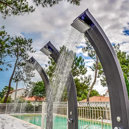 Hébergement de vacances Gorgeous In With Heated Swimming Pool *